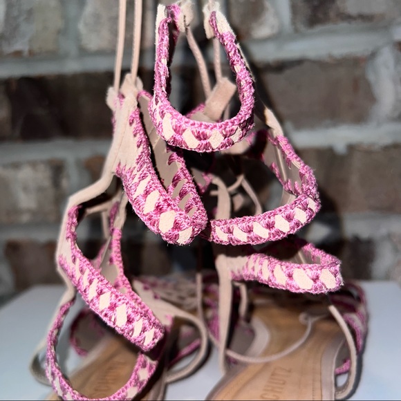 Wrap-around strapped sandal - Picture 10 of 12